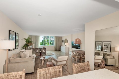 Condo in Miami Beach, Florida  № 8288 - photo 21