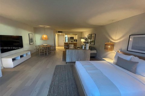 Condominio en alquiler en Miami Beach, Florida, 70.61 m2 № 8288 - foto 1