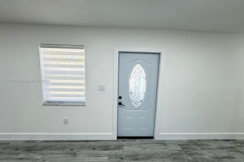 House in Miami, Florida 3 bedrooms, 120.03 sq.m. № 1330328 - photo 7