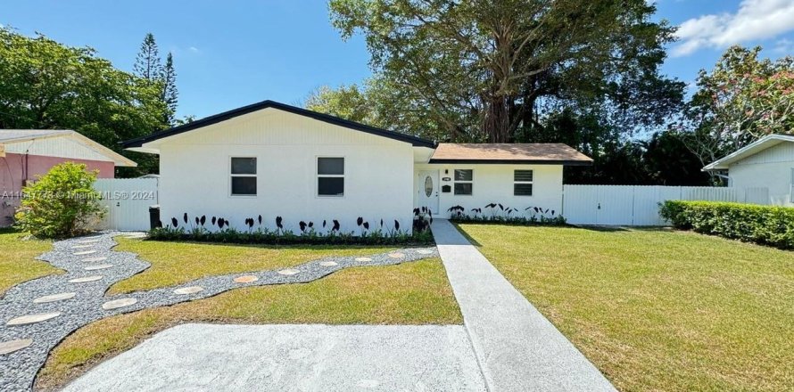 Villa ou maison à Miami, Floride 3 chambres, 120.03 m2 № 1330328