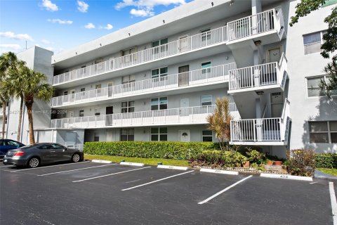 Condominio en venta en Oakland Park, Florida, 2 dormitorios, 90.58 m2 № 1330359 - foto 12