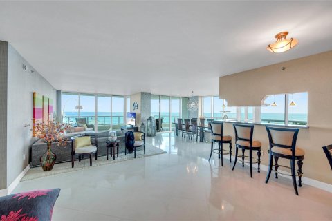 Condominio en venta en Fort Lauderdale, Florida, 3 dormitorios, 274.06 m2 № 925590 - foto 30