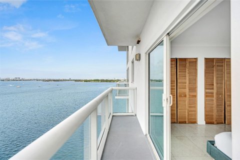 Condo in North Bay Village, Florida, 3 bedrooms  № 1368906 - photo 8