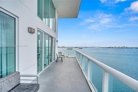 Condominio en alquiler en North Bay Village, Florida, 3 dormitorios, 195.84 m2 № 1368906 - foto 1