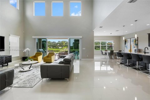 Villa ou maison à vendre à Davie, Floride: 6 chambres, 422.61 m2 № 1362656 - photo 2