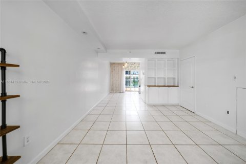 Condominio en alquiler en Miami Beach, Florida, 2 dormitorios, 89.19 m2 № 1368907 - foto 3