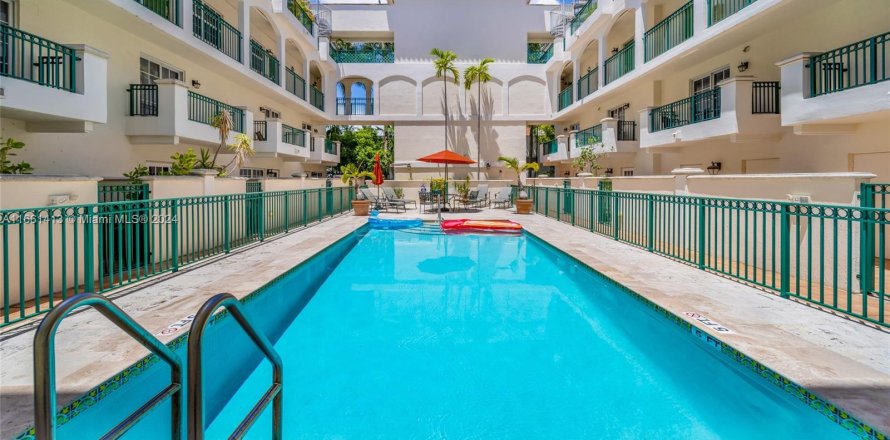 Condominio en Miami Beach, Florida, 2 dormitorios  № 1368907