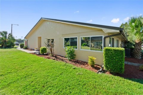 Villa ou maison à vendre à Winter Haven, Floride: 2 chambres, 118.73 m2 № 1379581 - photo 2