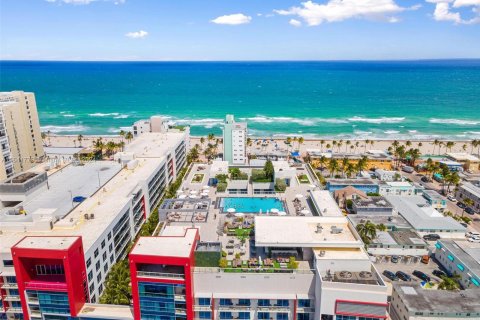 Condominio en venta en Hollywood, Florida, 2 dormitorios, 76.37 m2 № 1320614 - foto 3