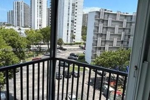 Copropriété à vendre à Aventura, Floride: 2 chambres, 100.43 m2 № 1328471 - photo 2