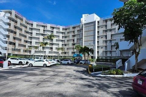 Copropriété à vendre à Aventura, Floride: 2 chambres, 100.43 m2 № 1328471 - photo 1