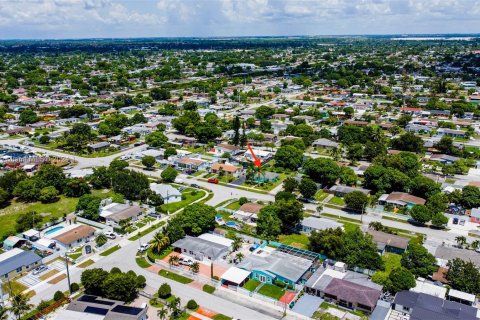 Villa ou maison à vendre à Miami Gardens, Floride: 3 chambres, 97.55 m2 № 1325441 - photo 1