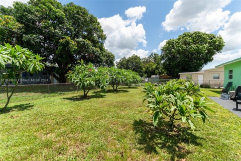 Villa ou maison à vendre à Miami Gardens, Floride: 3 chambres, 97.55 m2 № 1325441 - photo 11