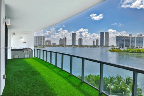 Condominio en venta en Aventura, Florida, 3 dormitorios, 275.18 m2 № 1168165 - foto 1