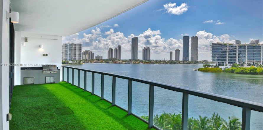 Condominio en Aventura, Florida, 3 dormitorios  № 1168165