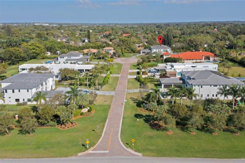 House in Southwest Ranches, Florida 6 bedrooms, 768.49 sq.m. № 1168167 - photo 25