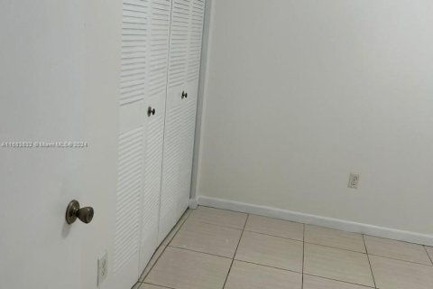 Снять в аренду квартиру в Майами, Флорида 2 спальни, 88.81м2, № 1168076 - фото 11