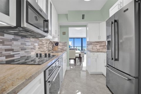 Condo in Hollywood, Florida, 2 bedrooms  № 1380198 - photo 27