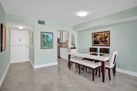 Condo in Hollywood, Florida, 2 bedrooms  № 1380198 - photo 5