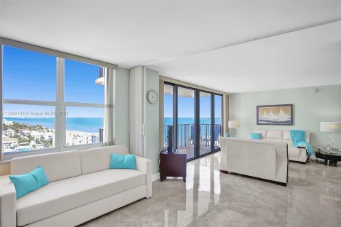 Condo in Hollywood, Florida, 2 bedrooms  № 1380198 - photo 14