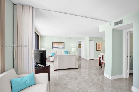 Condo in Hollywood, Florida, 2 bedrooms  № 1380198 - photo 15