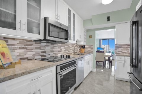 Condo in Hollywood, Florida, 2 bedrooms  № 1380198 - photo 26