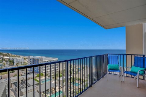 Condo in Hollywood, Florida, 2 bedrooms  № 1380198 - photo 2