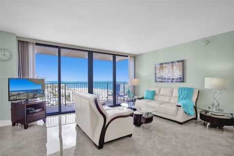 Condo in Hollywood, Florida, 2 bedrooms  № 1380198 - photo 8