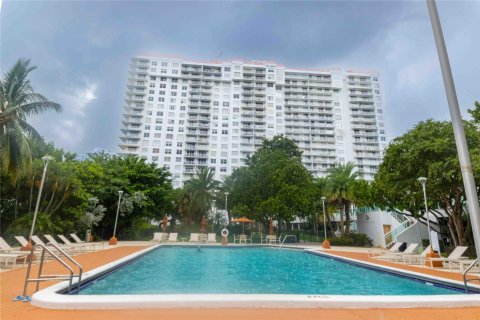 Condo in Aventura, Florida, 3 bedrooms  № 1224606 - photo 4