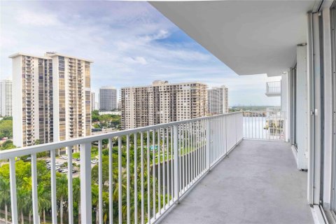 Condo in Aventura, Florida, 3 bedrooms  № 1224606 - photo 13