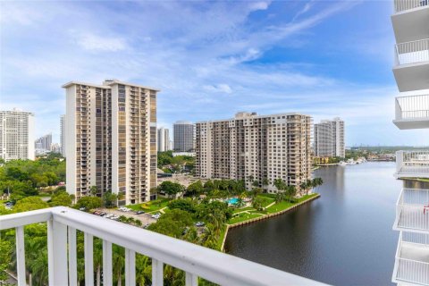 Condo in Aventura, Florida, 3 bedrooms  № 1224606 - photo 11