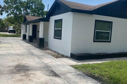 Commercial property in Lake Worth, Florida 137.31 sq.m. № 1224633 - photo 13