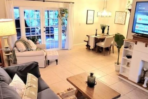 Villa ou maison à vendre à Hialeah, Floride: 3 chambres, 116.5 m2 № 784476 - photo 6