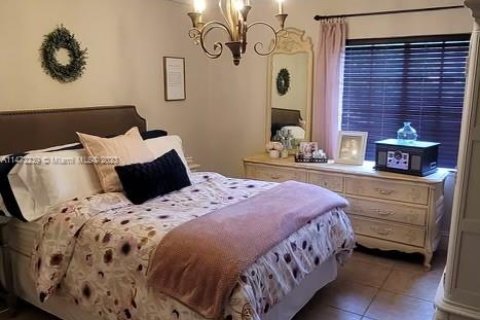 Casa en venta en Hialeah, Florida, 3 dormitorios, 116.5 m2 № 784476 - foto 14