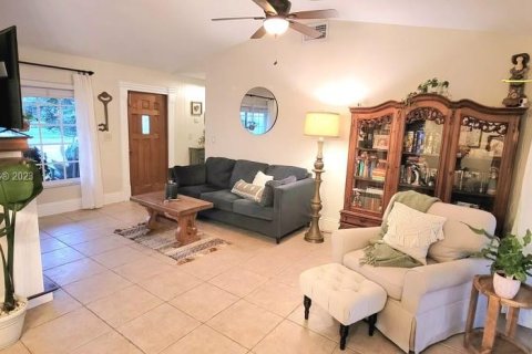Villa ou maison à vendre à Hialeah, Floride: 3 chambres, 116.5 m2 № 784476 - photo 10
