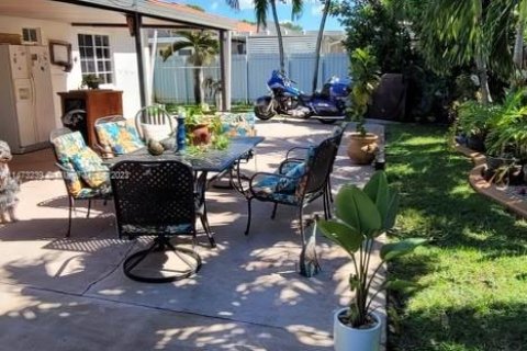 Villa ou maison à vendre à Hialeah, Floride: 3 chambres, 116.5 m2 № 784476 - photo 26