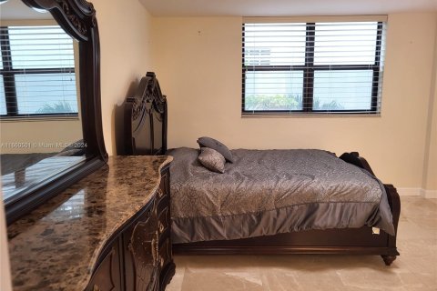 Condo in Miami Beach, Florida, 2 bedrooms  № 1367460 - photo 8