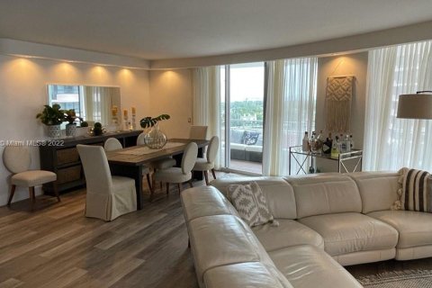 Condominio en alquiler en Miami Beach, Florida, 2 dormitorios, 126.35 m2 № 1955 - foto 5