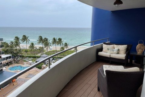 Condominio en alquiler en Miami Beach, Florida, 2 dormitorios, 126.35 m2 № 1955 - foto 21