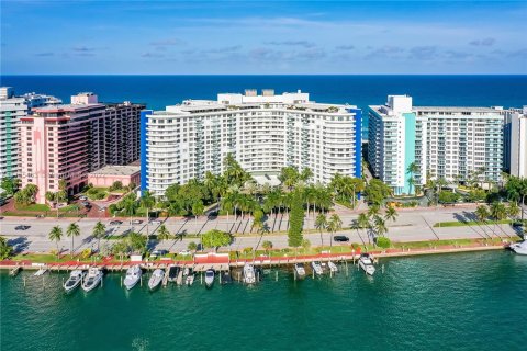 Condominio en alquiler en Miami Beach, Florida, 2 dormitorios, 126.35 m2 № 1955 - foto 2