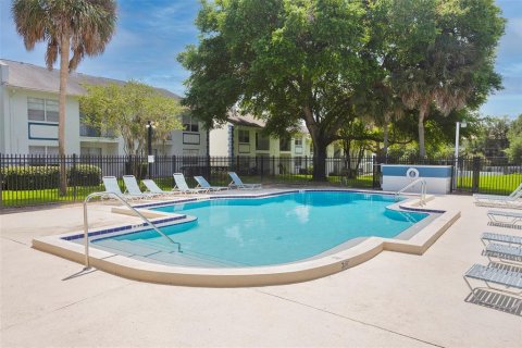 Condo in Tampa, Florida, 2 bedrooms  № 1428685 - photo 7