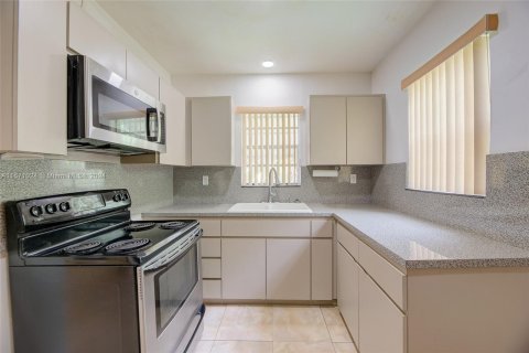 Casa en venta en Miami, Florida, 2 dormitorios, 97.92 m2 № 1393482 - foto 21