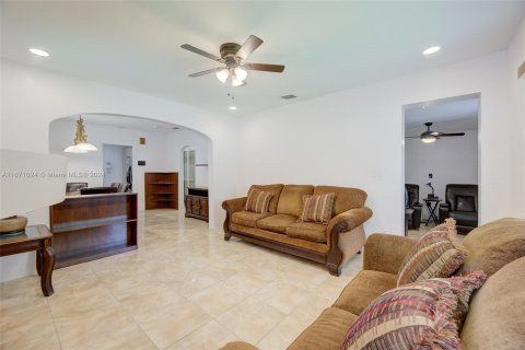 Villa ou maison à vendre à Miami, Floride: 2 chambres, 97.92 m2 № 1393482 - photo 29