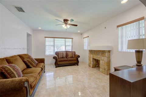 Casa en venta en Miami, Florida, 2 dormitorios, 97.92 m2 № 1393482 - foto 28