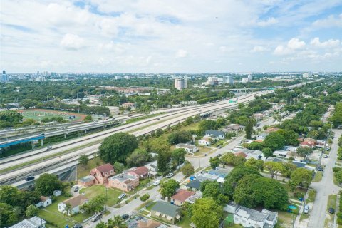 Villa ou maison à vendre à Miami, Floride: 2 chambres, 97.92 m2 № 1393482 - photo 10