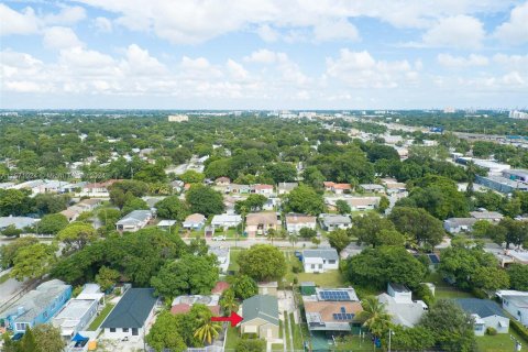 Villa ou maison à vendre à Miami, Floride: 2 chambres, 97.92 m2 № 1393482 - photo 15