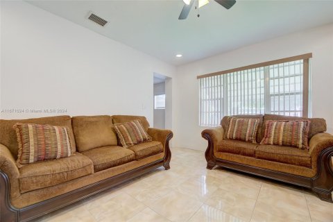 Villa ou maison à vendre à Miami, Floride: 2 chambres, 97.92 m2 № 1393482 - photo 27