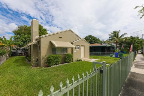 Villa ou maison à vendre à Miami, Floride: 2 chambres, 97.92 m2 № 1393482 - photo 7