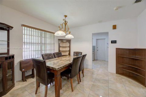 House in Miami, Florida 2 bedrooms, 97.92 sq.m. № 1393482 - photo 26