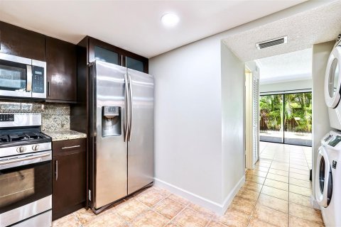 Condo in Miami, Florida, 2 bedrooms  № 1393511 - photo 19